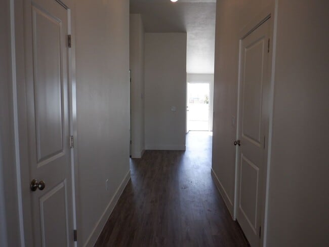 Building Photo - Move-in Discount - 3 bedroom - 2 Bath - Si...