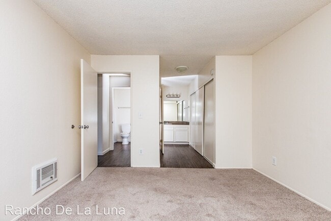 Building Photo - 478 Van Houten Ave