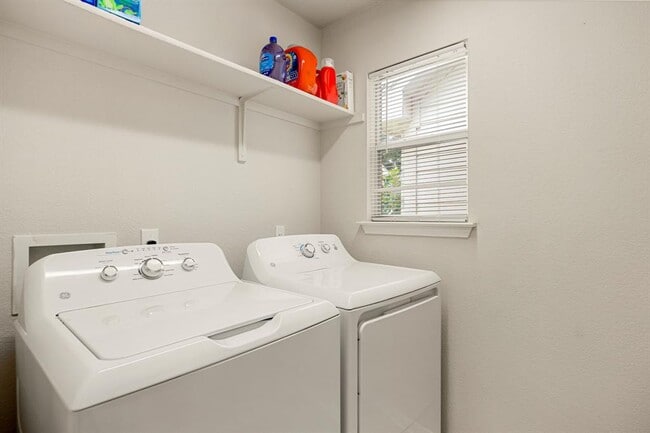 Building Photo - 3300 Winding Shore Ln