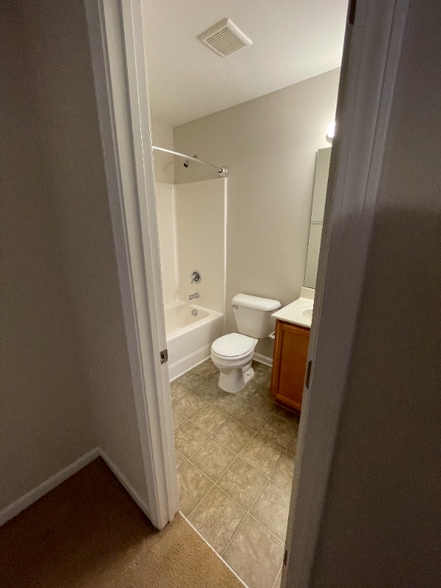 Building Photo - 1404 Old Folkstone Rd