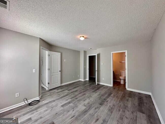 Building Photo - 2042 Bayrose Cir