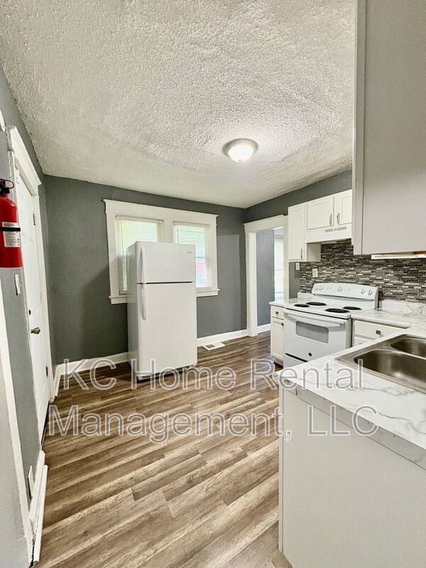 Building Photo - 6103 Walrond Ave
