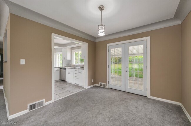 Building Photo - 23728 Glenhill Dr