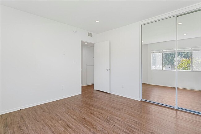 Building Photo - 5703 Hazeltine Ave