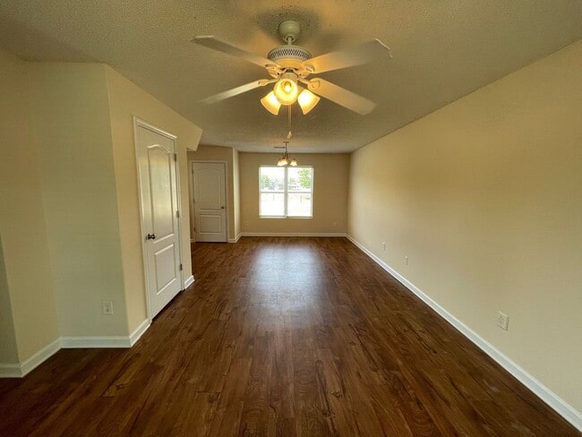 Building Photo - PRE-LEASING FOR AUGUST 2026!