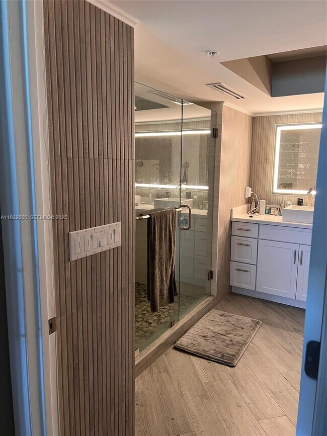 Building Photo - 16711 Collins Ave