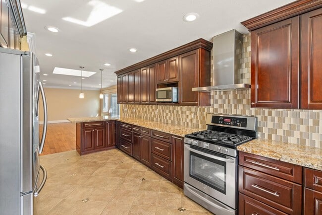 Building Photo - 2726 El Prado Rd