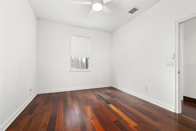 Building Photo - 9484 Walnut Crest Dr