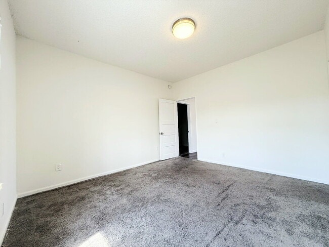 Building Photo - 2926 Dalton Ave