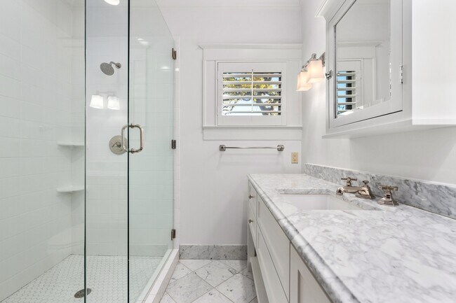 Building Photo - 1301 Kent Ln