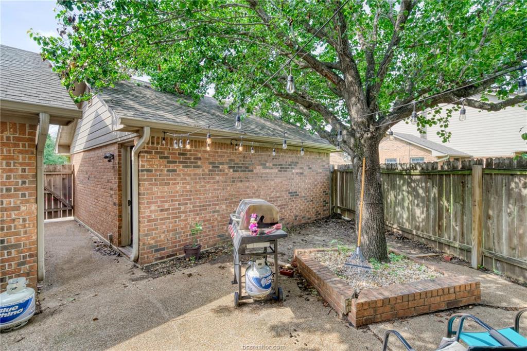 Building Photo - 2400 Longmire Dr