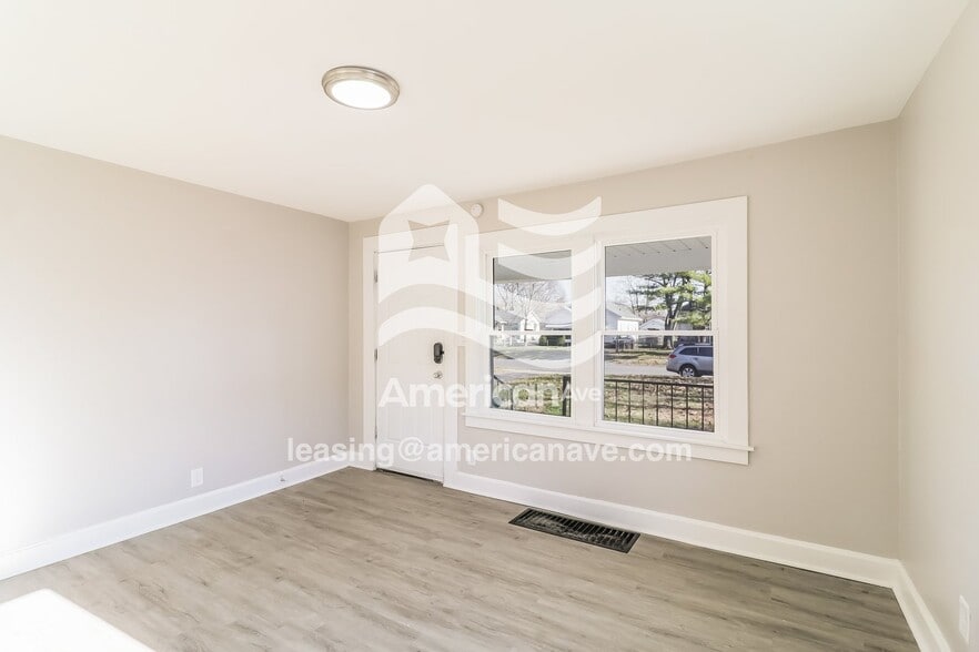 Building Photo - 1824 Winona Dr