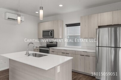 Building Photo - 1689 S W Temple St