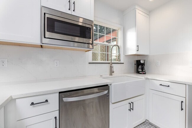 Building Photo - 3701 SW Henderson St