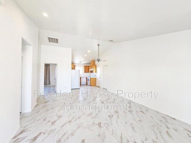 Building Photo - 600 San Lorenzo St