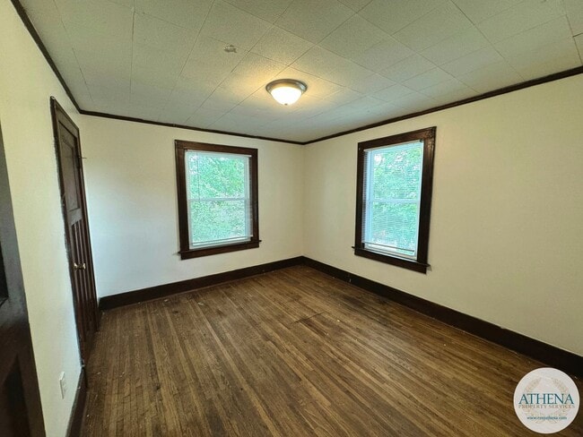 Building Photo - 5 Bedroom / 3 Bath House - NEAR SEMO's CAMPUS & INTERNET INCLUDED
