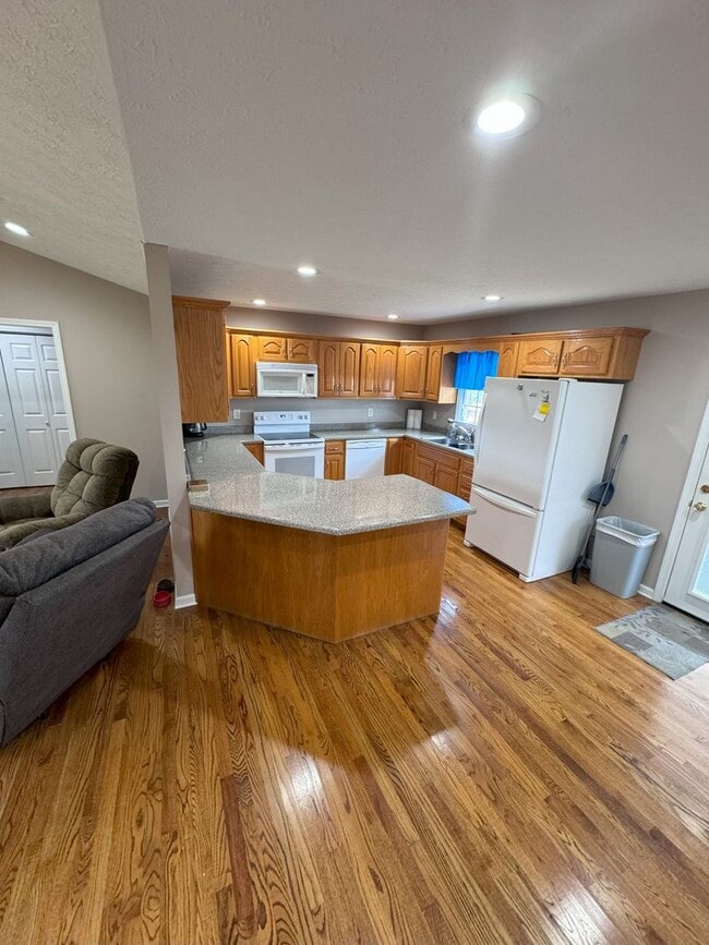 Building Photo - Single Level Home with a Great yard