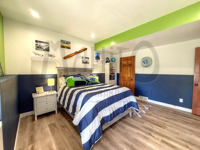 Building Photo - Stunning River Ridge Home With Spectacular Views