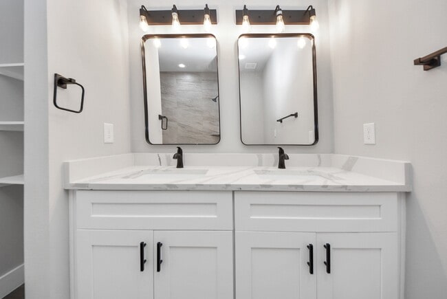 Building Photo - 19104 Sears Dr