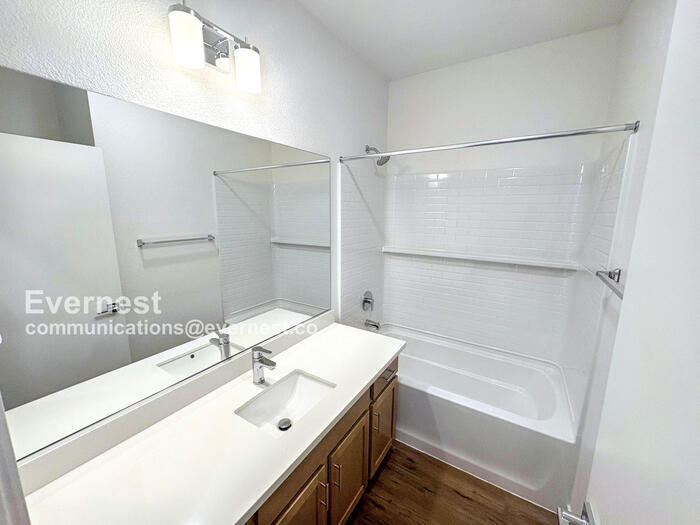 Building Photo - 6117 Bridgecross Dr