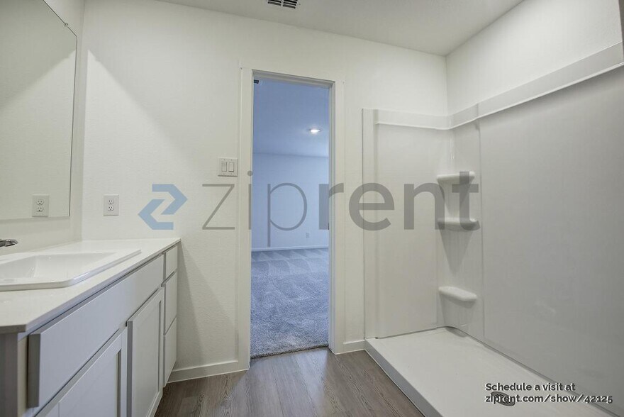 Building Photo - 531 Montclair Ave