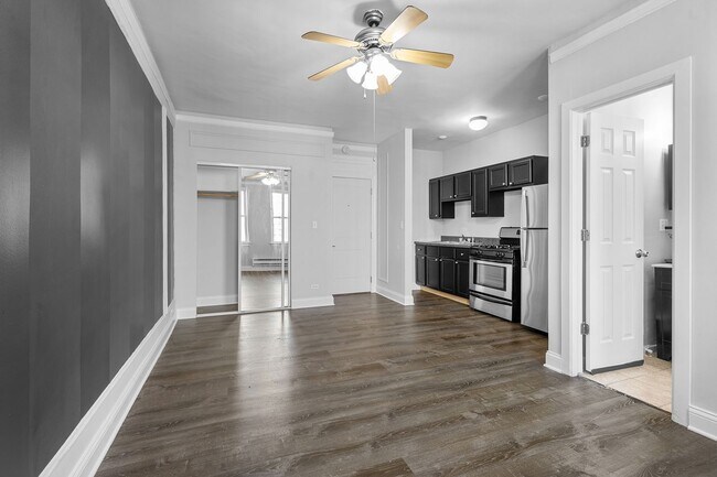 Building Photo - 5847 N Kenmore Ave