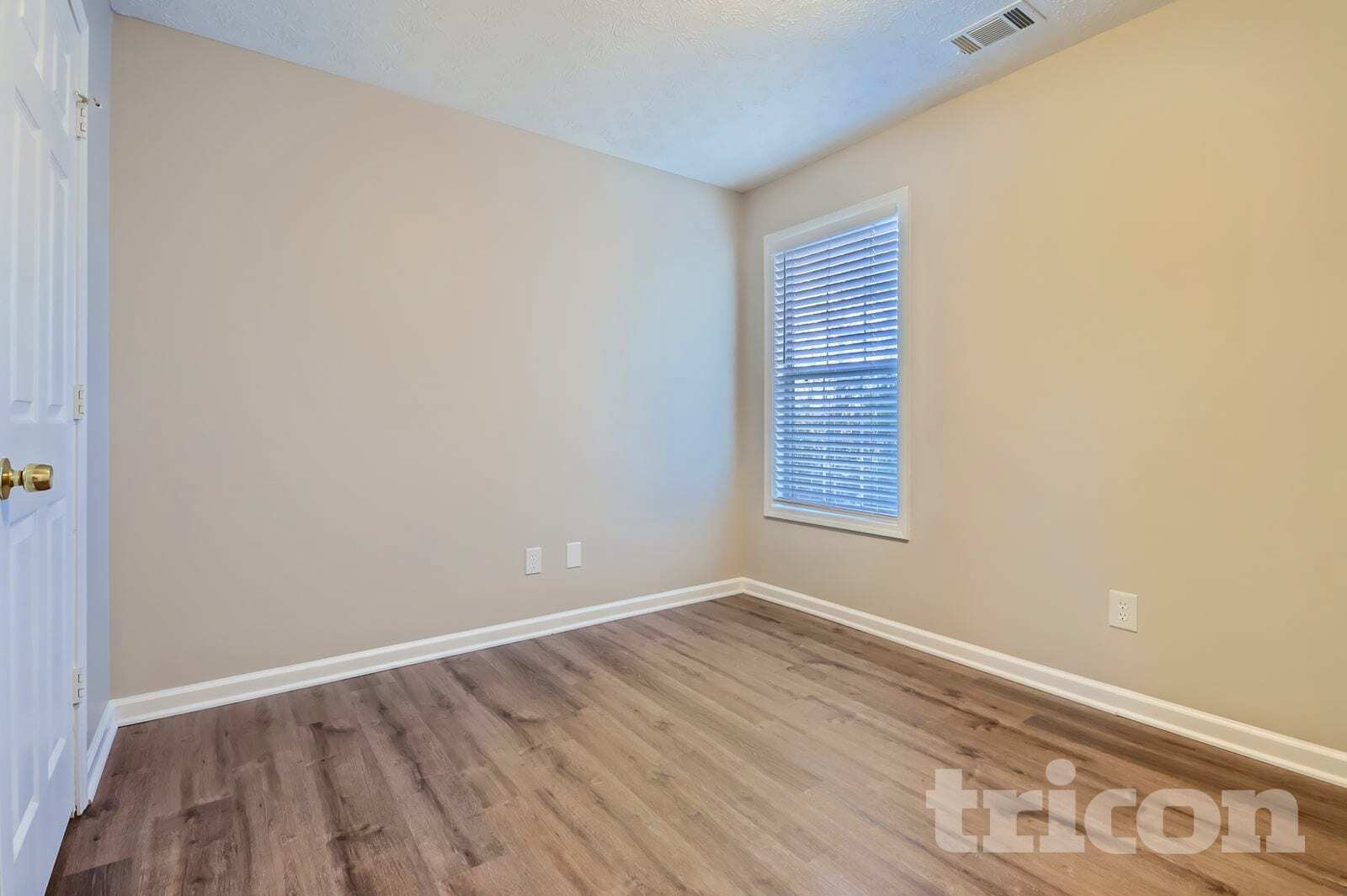 Building Photo - 90 Pebble Ln