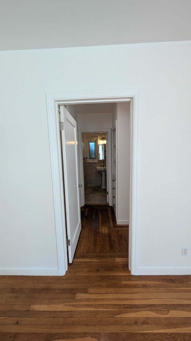 Building Photo - 829 Pordon Ln