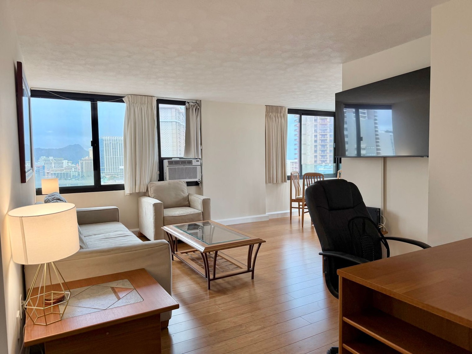 Building Photo - 343 Hobron Ln