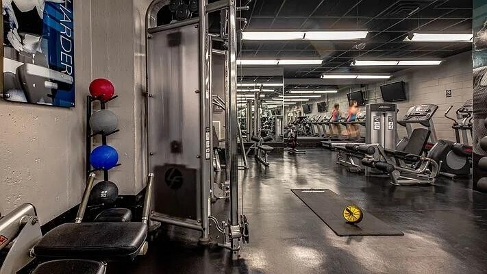 Building Photo - 448 W 37th St