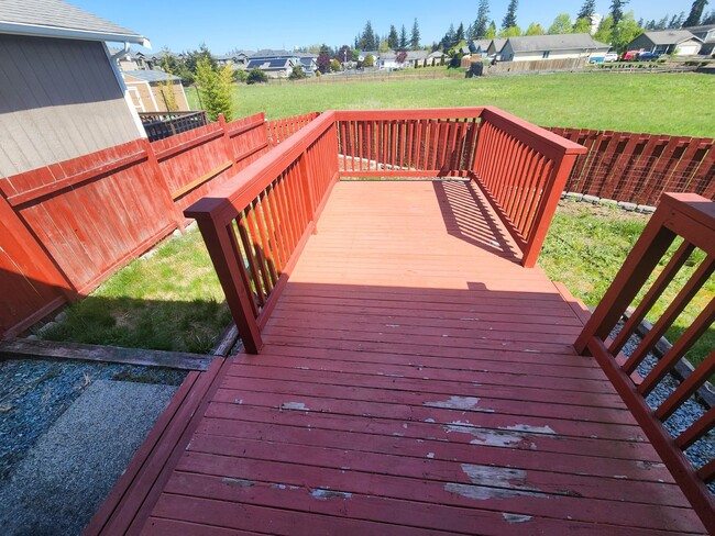 Building Photo - Beautiful 3-Bedroom Home in Spanaway – App...