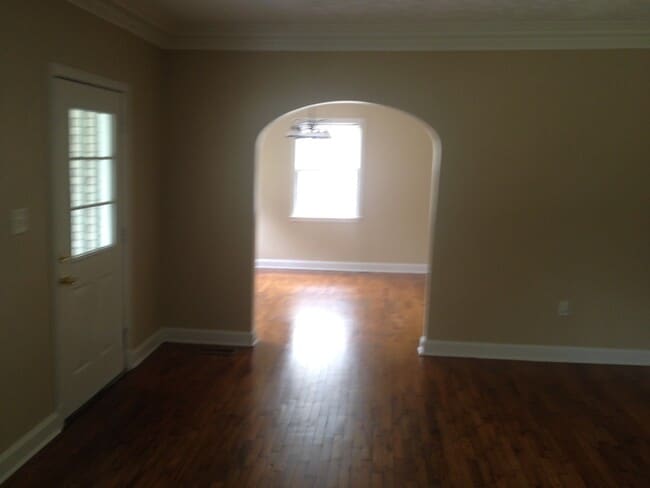Building Photo - **AVAILABLE NOW**3 Bedroom / 2 Bathroom Ho...