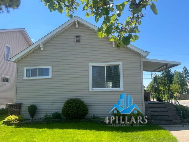 Building Photo - "Charming 3-Bed Home with Partially Finished Basement & Gleaming Hardwood Floors in Hammond - 226...