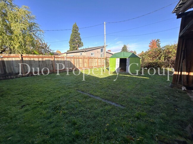 Building Photo - Bethel Danebo Home with Huge Yard and Storage