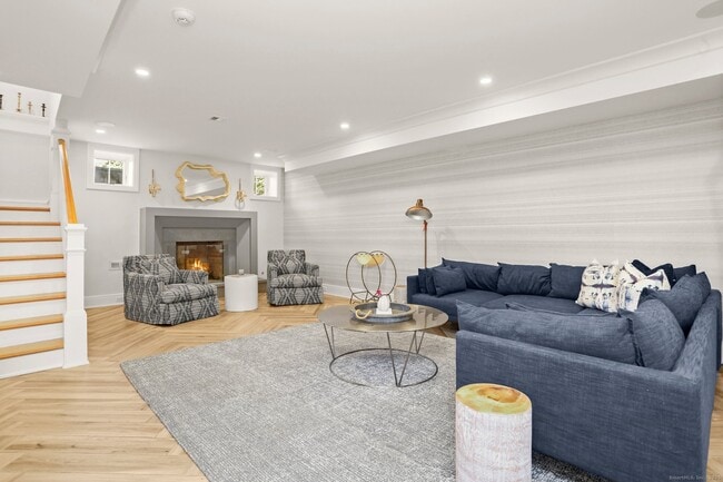 Building Photo - 4 Vani Ct