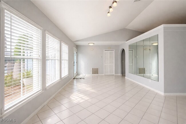 Building Photo - 3107 SW 15th Ave