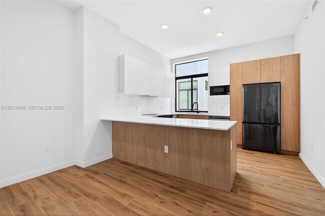 Building Photo - 515 NE 61st St