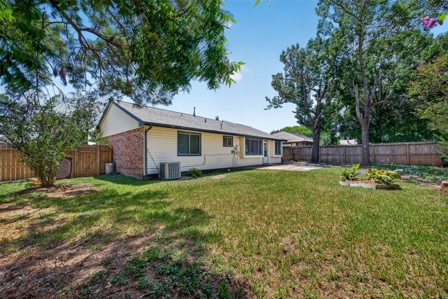 Building Photo - 14002 Kathi Lynn Ln