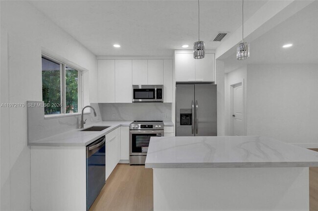 Building Photo - 5111 SW 73rd Terrace