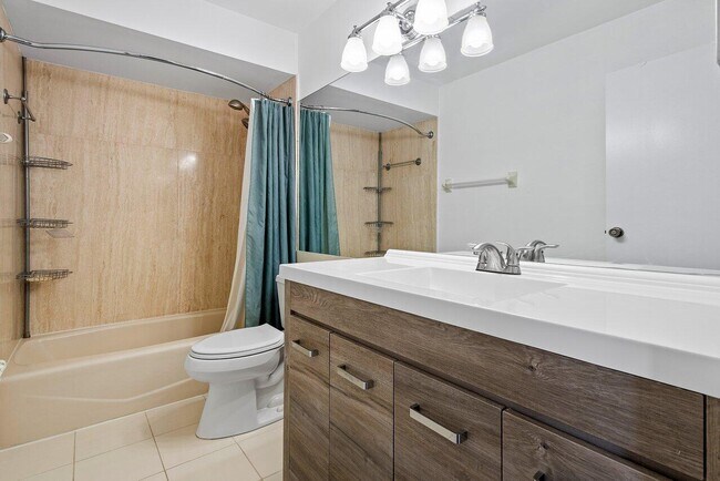 Building Photo - 10325 Hidden Springs Ct
