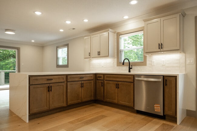 Building Photo - 331 Clover Hill Rd