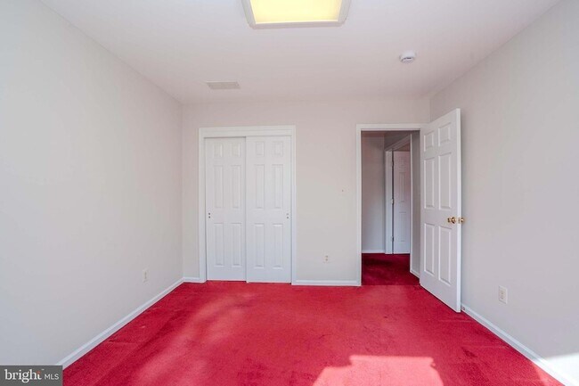 Building Photo - 27 Samantha Dr