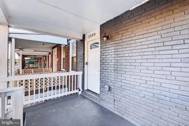 Building Photo - 2500 W Franklin St