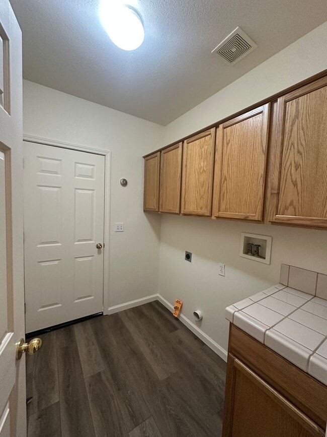 Building Photo - Charming Chichester Home