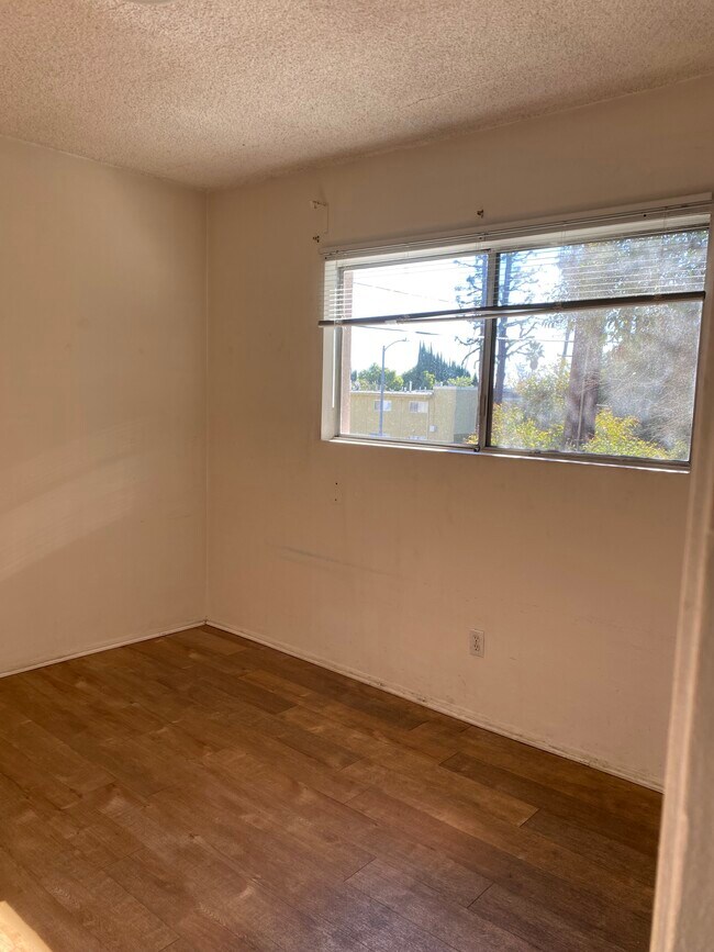 Bedroom - 8803 Etiwanda Ave