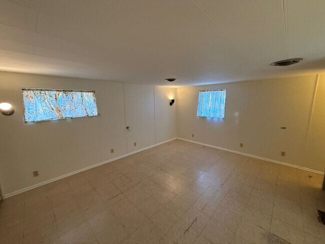 Building Photo - 1947 Marion St SE