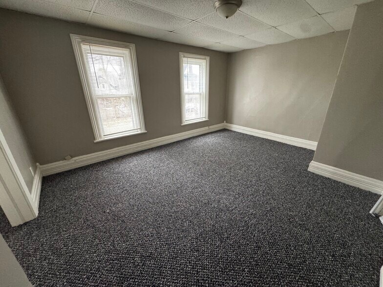 Building Photo - 15 Washington St