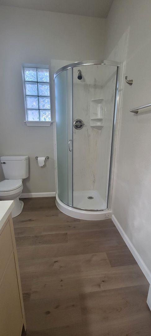 Building Photo - Gorgeous Garage Apartment!