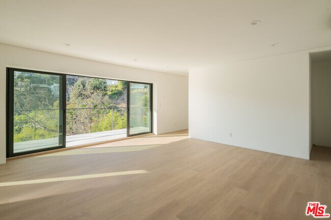 Building Photo - 1931 Sunset Plaza Dr