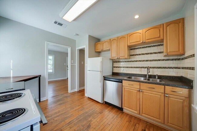 Building Photo - 1732 Watterson Rd